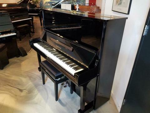 piano Yamaha U3 M S zwart glans excl.uitvoering. Nieuwstaat
