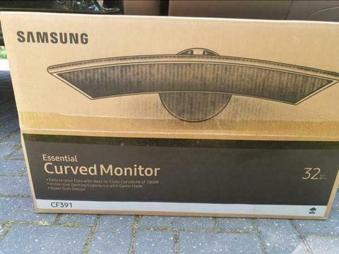 Samsung curved beeldscherm 82 cm. NIEUW!