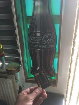Coca Cola metalen fles in houten krat met led-verlichting
