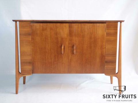 1128 Vintage Retro Everest Heals Dressoir