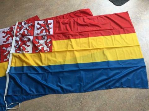 Nieuwe vlaggen van Zaandijk te koop (Faber)