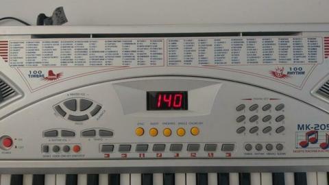 MK-2054 keyboard in goede staat.prima beginners instrument