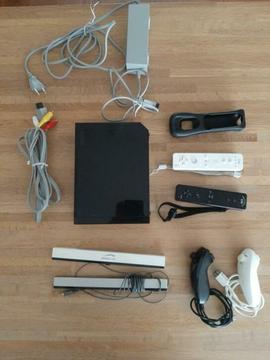 Wii met 24 spellen, skylanders, gitaar, drum en sportspack