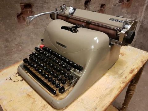 Zeer mooie Olivetti Lexikon 80 typemachine uit de jaren '40